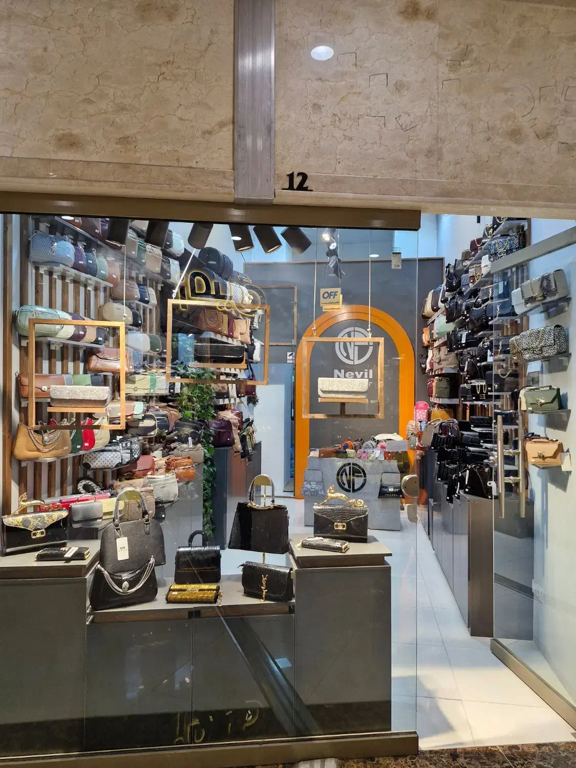 واگذاری مغازه کیف در مجتمع مهر کوهسنگی|اجارهٔ مغازه و غرفه|مشهد, کوه سنگی|دیوار