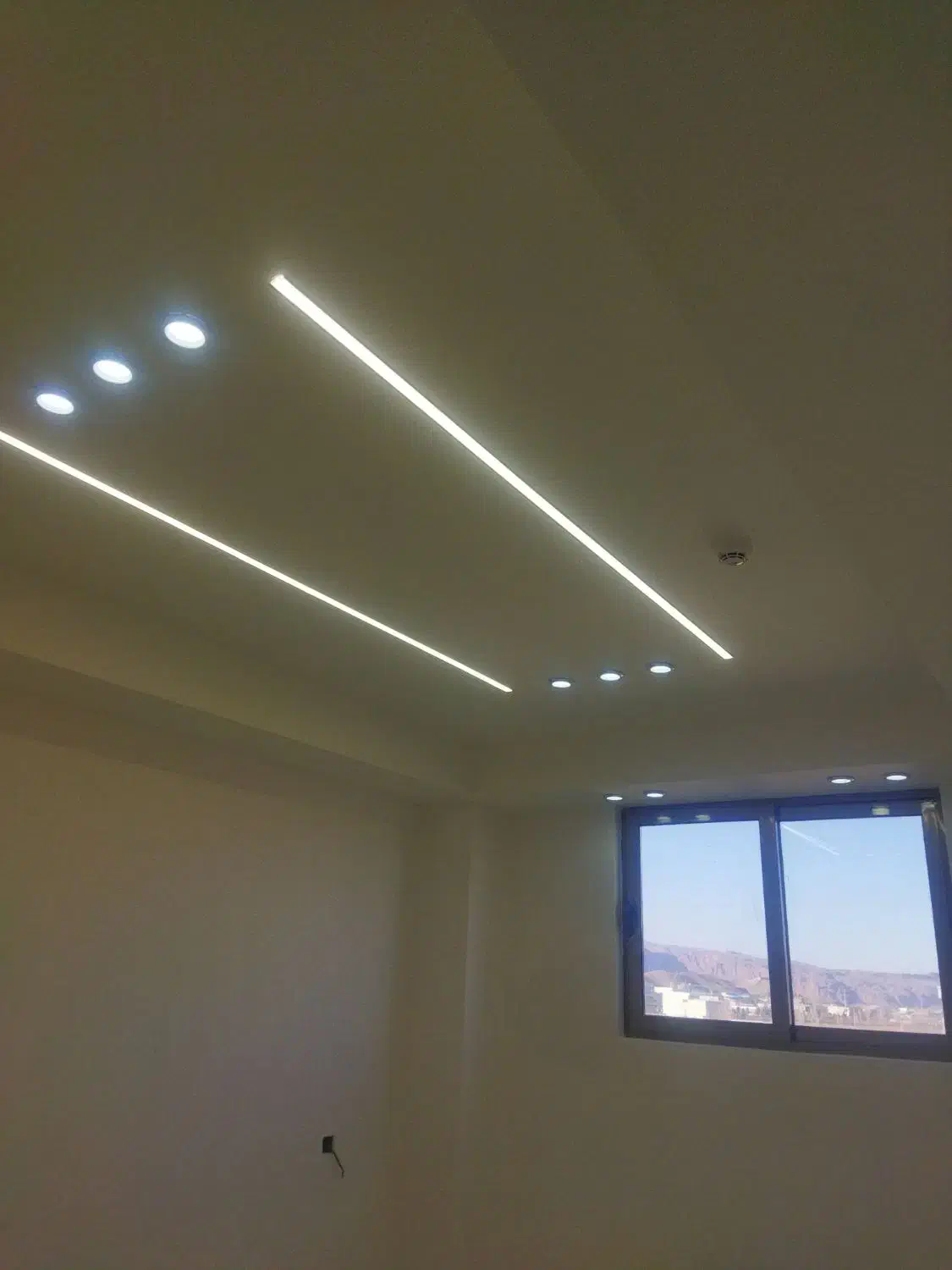 برقکاری(هالوژن-نورمخفی-لاین نوری)|خدمات پیشه و مهارت|مرند, |دیوار