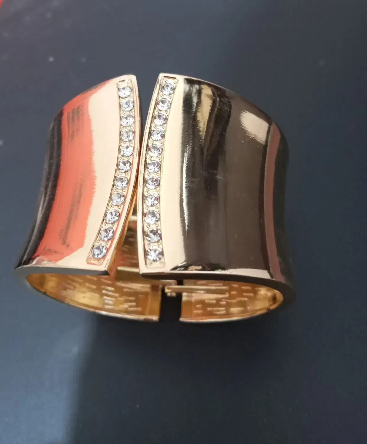 بدلیجات|بدلیجات|شیراز, پانصد دستگاه ارتش|دیوار