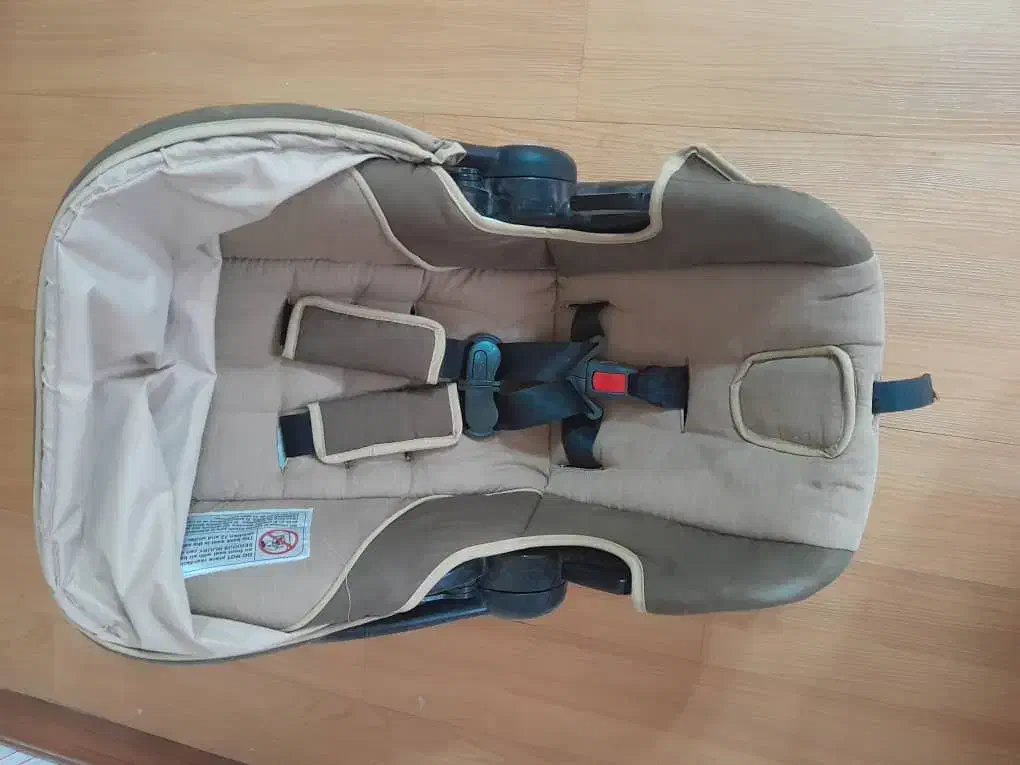 فروش کریرر .گهواره .آغوش.کالسکه .روروک|کالسکه و لوازم جانبی|آباده, |دیوار