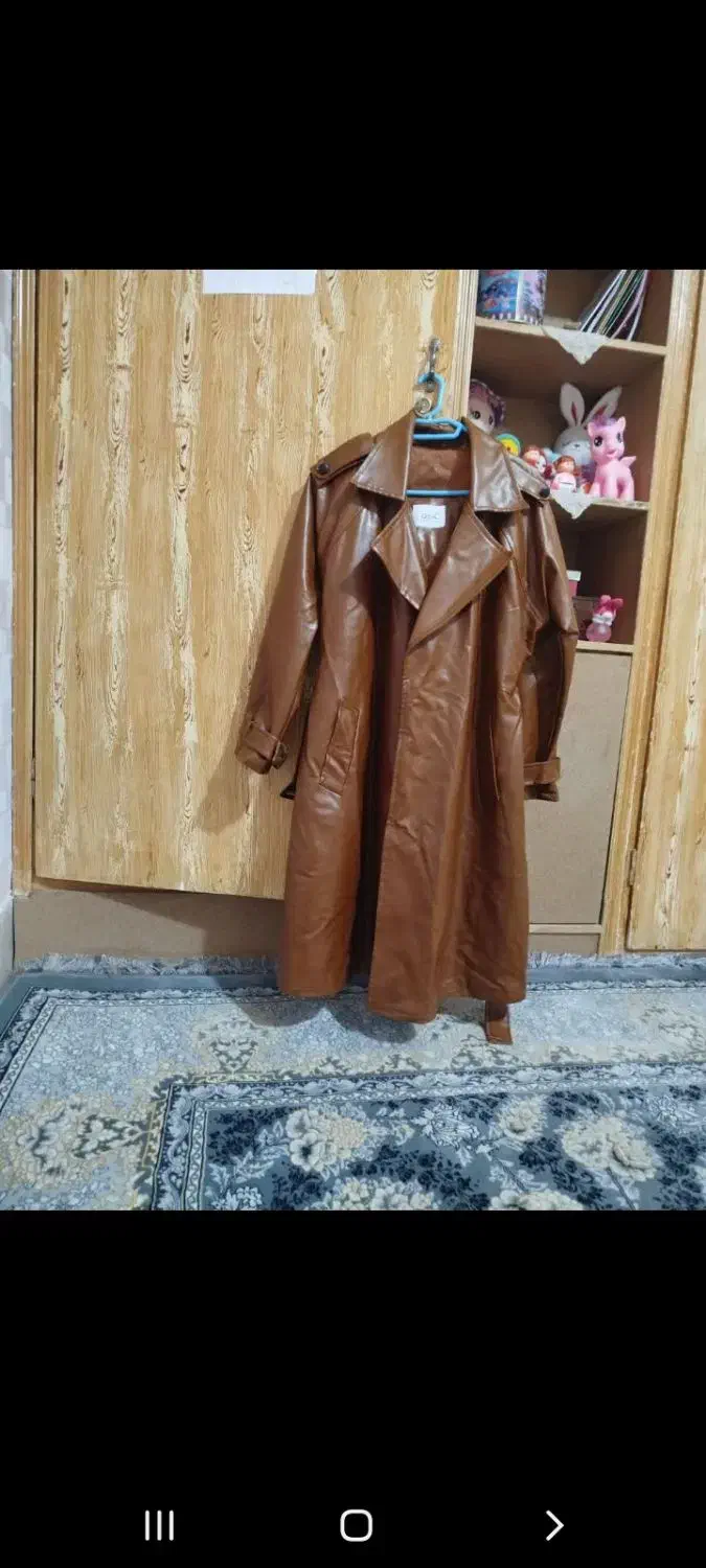 پالتوچرم|لباس|فولادشهر, C8|دیوار