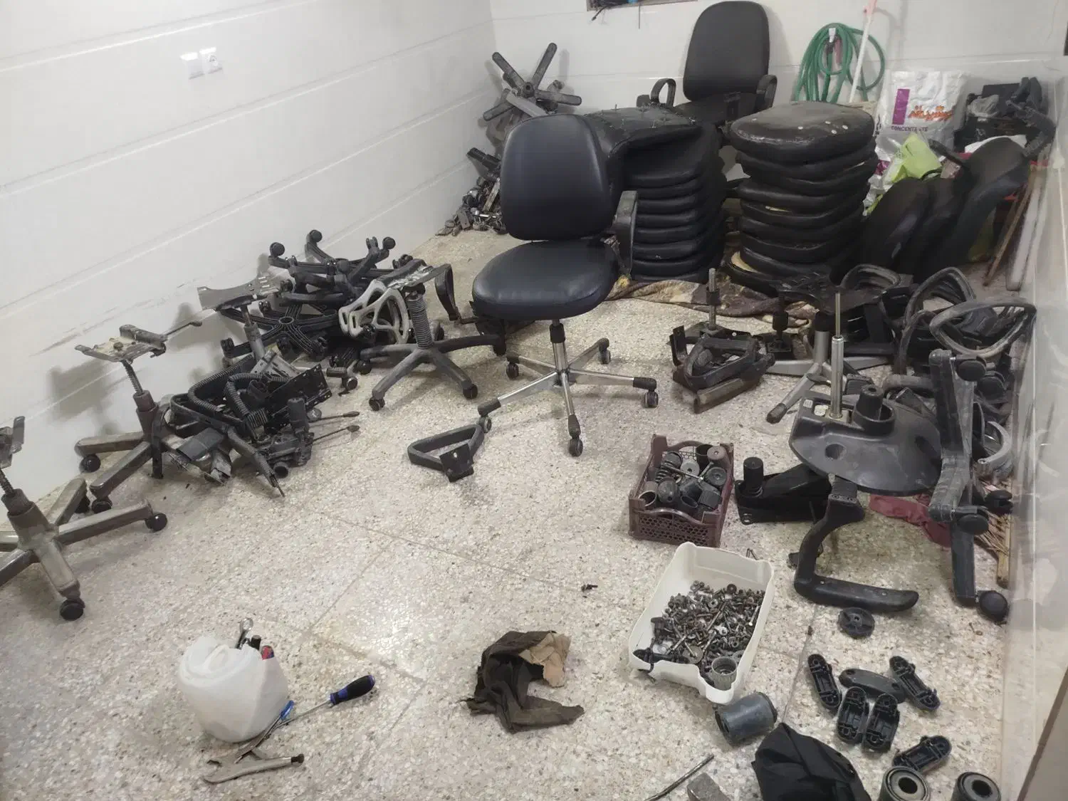 تعمیرات تخصصی صندلی های گردان و ثابت و....|خدمات پیشه و مهارت|اردکان, |دیوار