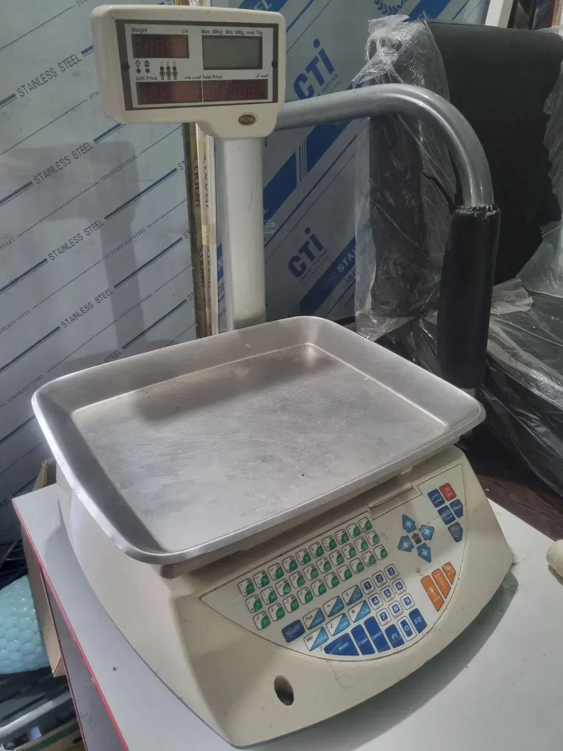 ترازو و چرخ گوشت قصابی|فروشگاه و مغازه|لنجان, |دیوار