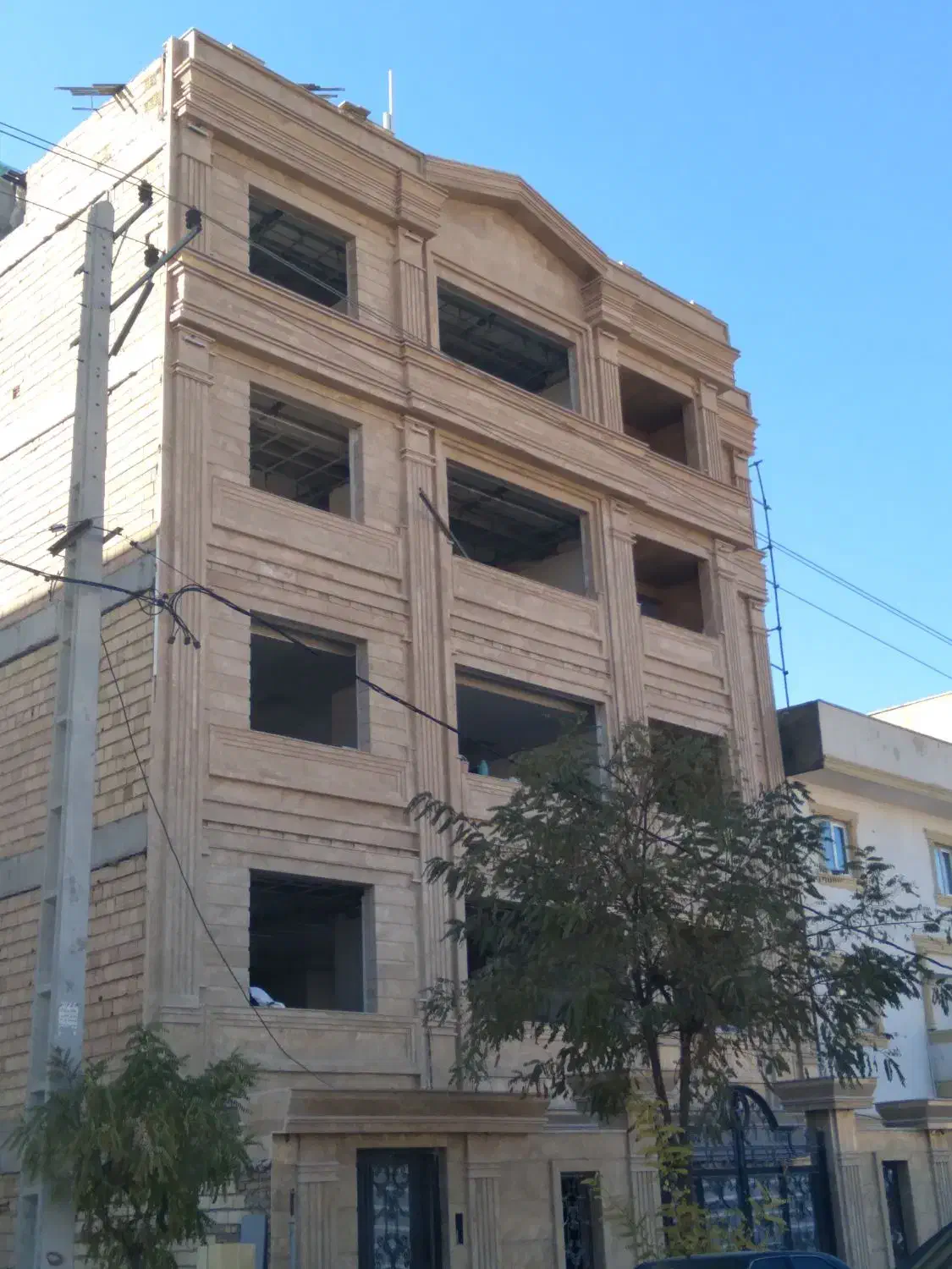 نیاز به نگهبان تمام وقت برای ساختمان|استخدام معماری، عمران و ساختمانی|هشتگرد, فاز ۲ مهستان|دیوار