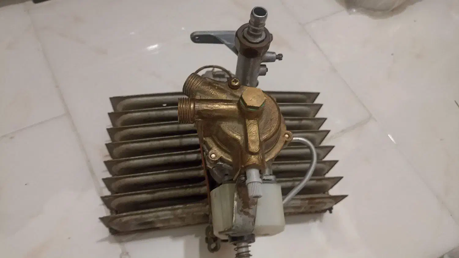 ریگلاتور گاز و اب و مشعل ابگرمکن سالم و تمیز|آبگرمکن، پکیج، شوفاژ|پردیس, فاز ۱۱|دیوار