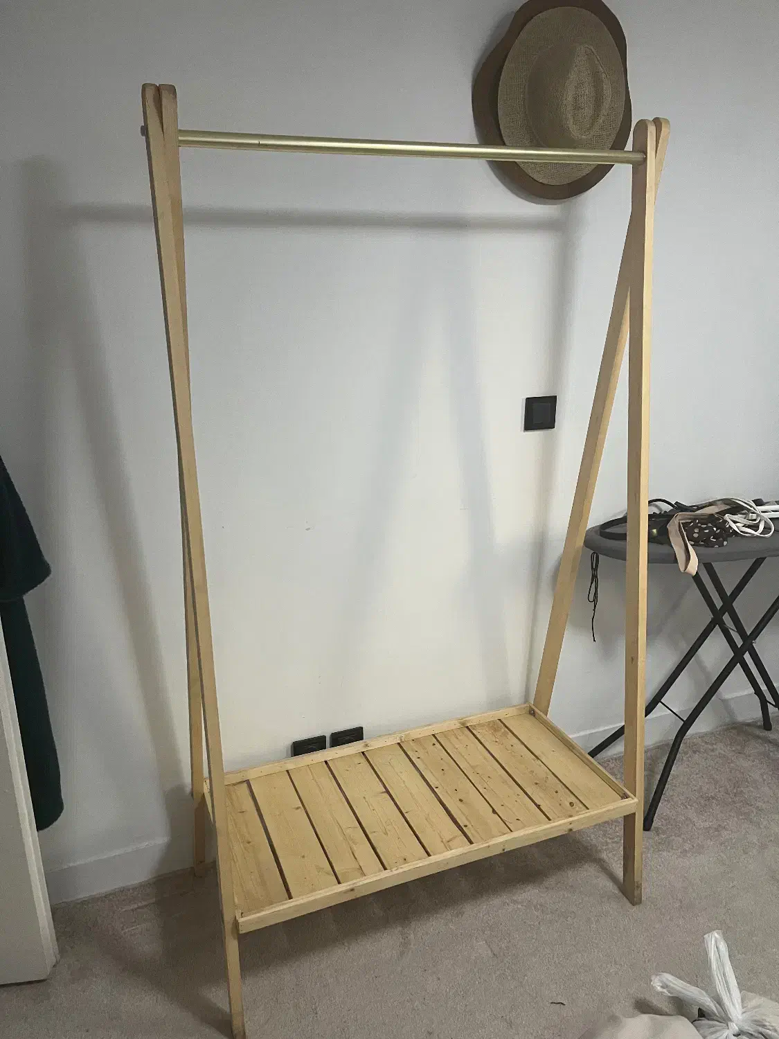 رگال چوبی|جاکفشی، کمد، دراور|تهران, آبشار تهران (دریاچه)|دیوار