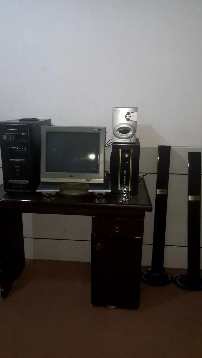 کامپیوتر و موس و کیبورد و کیس و میز|میز تحریر و کامپیوتر|لنجان, |دیوار