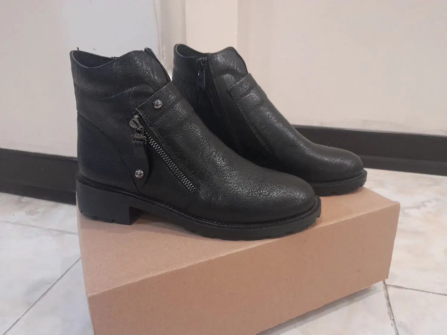 پوتین|کیف، کفش، کمربند|پردیس, فاز ۸|دیوار