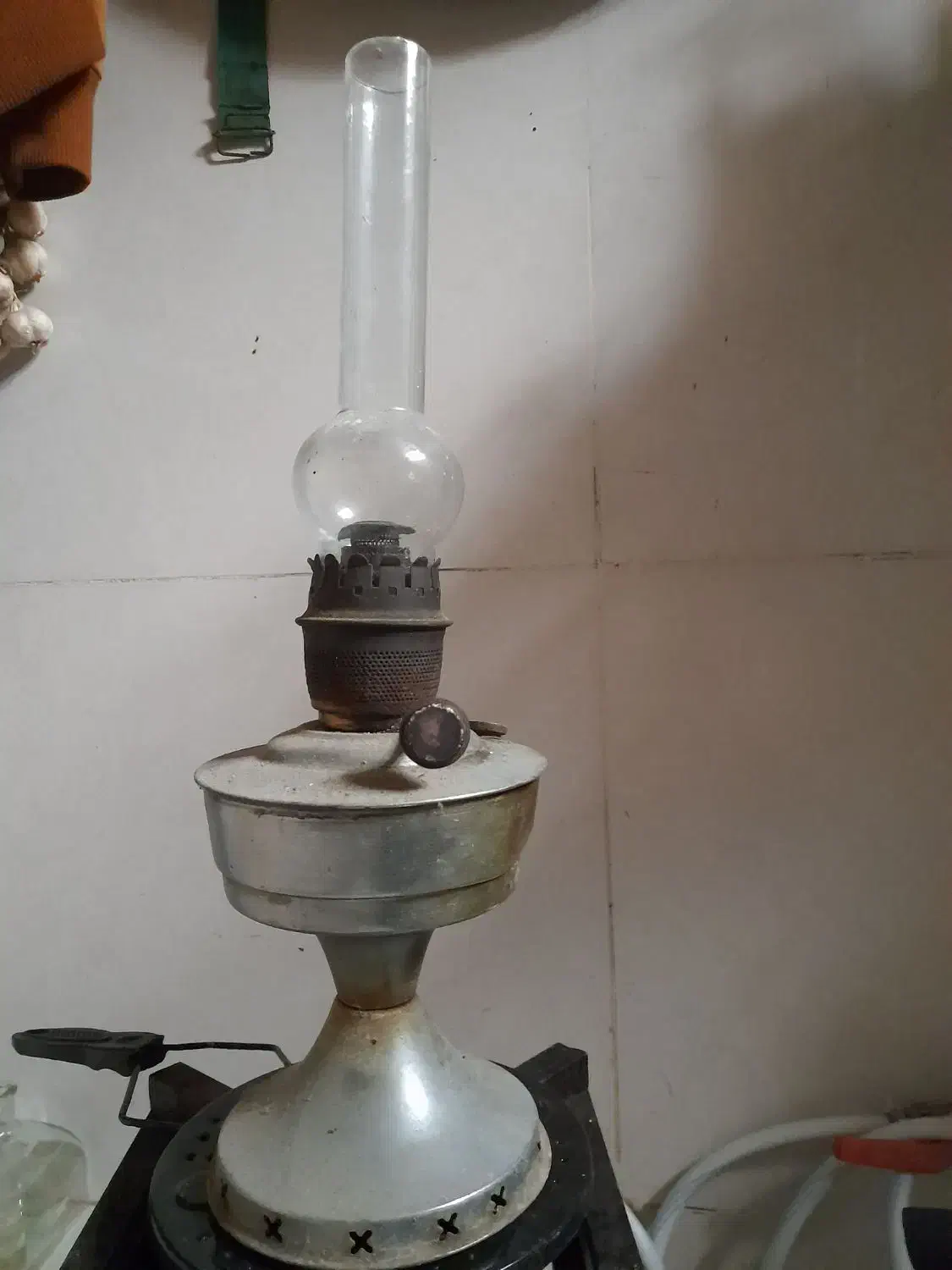 چراغ گردسوز قدیمی|کلکسیون اشیاء عتیقه|لنگرود, |دیوار