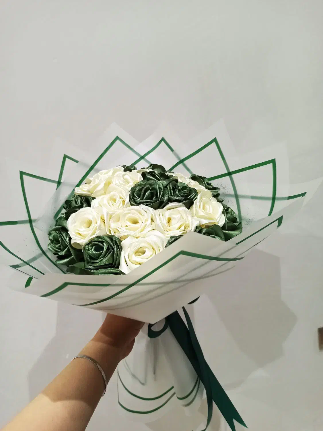 گل روبانی ۳۲ شاخه|گل مصنوعی|بروجرد, |دیوار