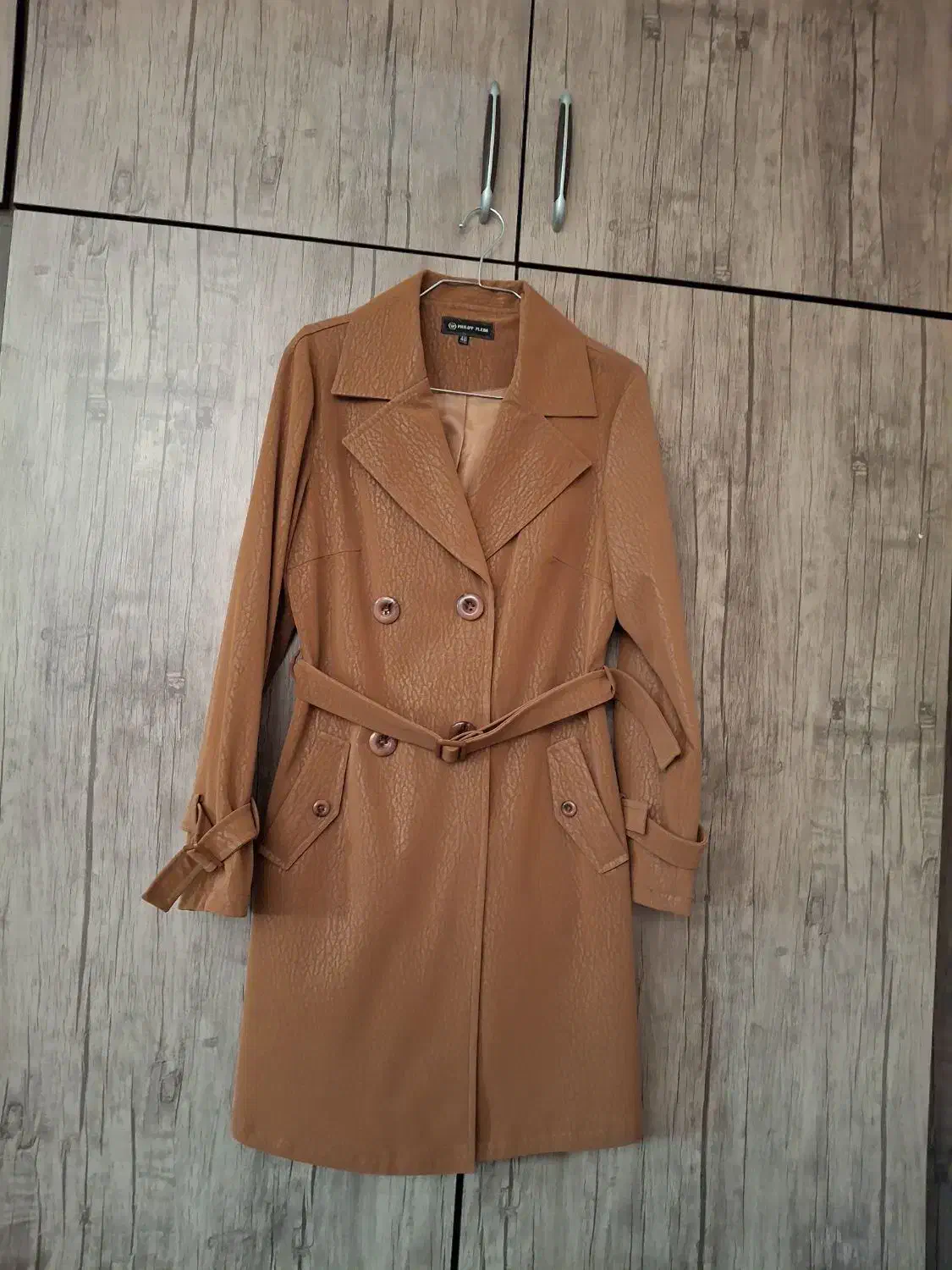 پالتو  نو|لباس|شاهین‌شهر, عطار|دیوار