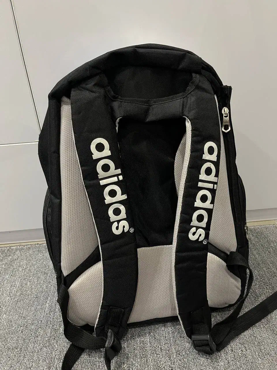 کوله پشتی آدیداس نو|کیف، کفش، کمربند|قم, باجک دو|دیوار
