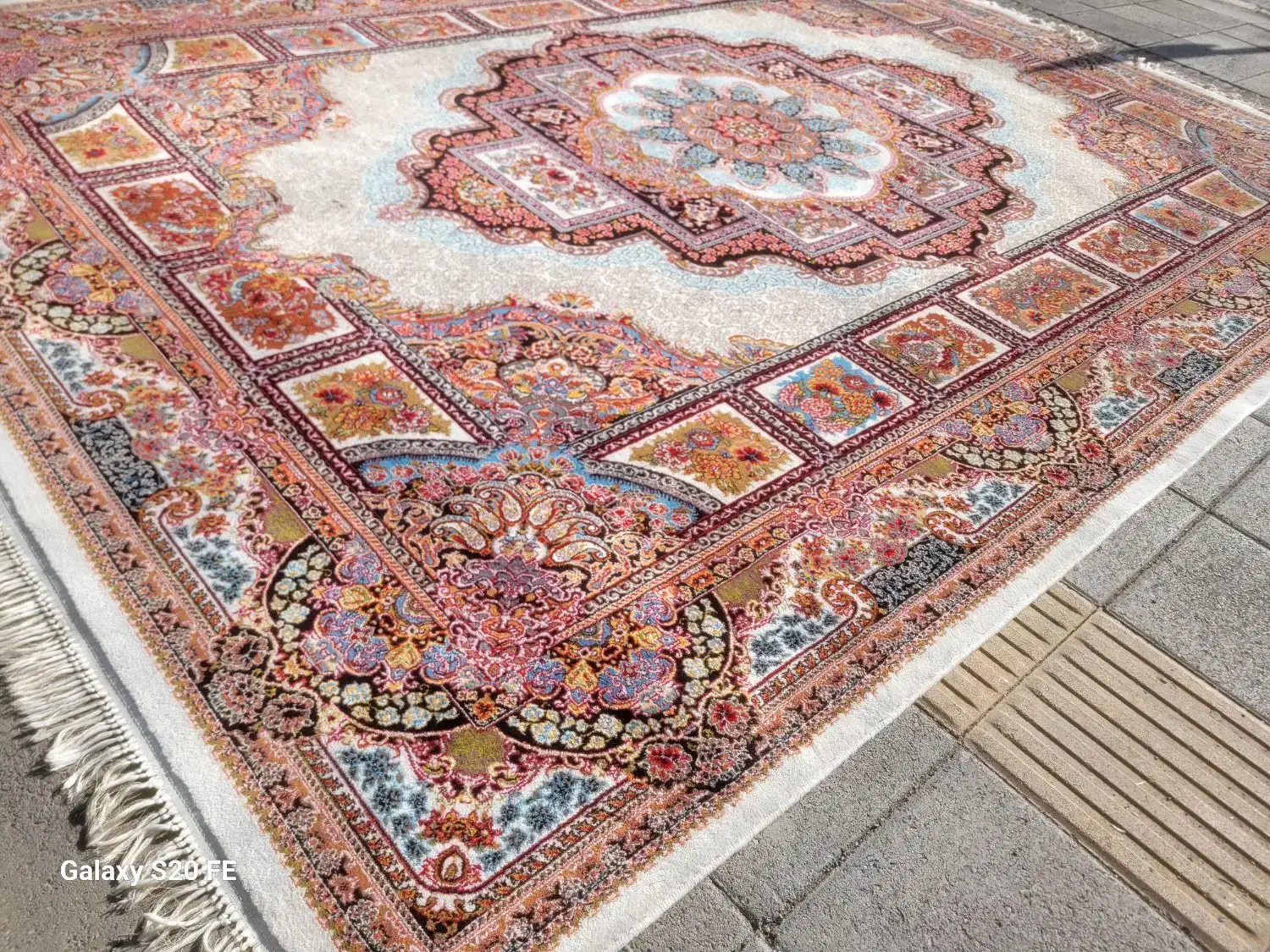 فرش ۱۲ متری کم کار|فرش|گلبهار, شهر جدید گلبهار|دیوار