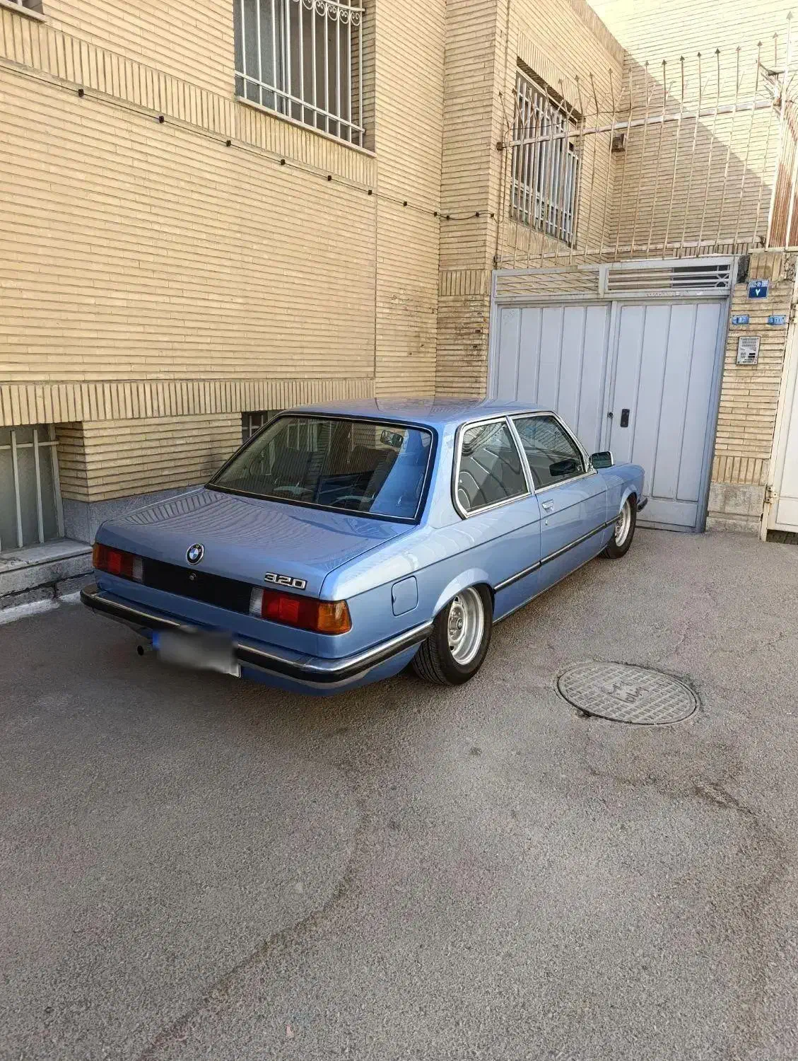 بی ام و ۳۲۰ مدل ۱۹۷۶ بینظیر|خودرو کلاسیک|اصفهان, جلفا|دیوار