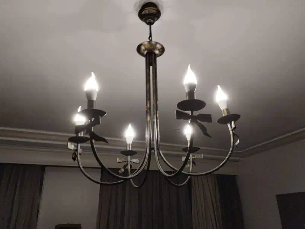 لوستر ۶ و ۳ و تک شاخه|لوستر و چراغ آویز|اصفهان, سپاهان‌شهر|دیوار