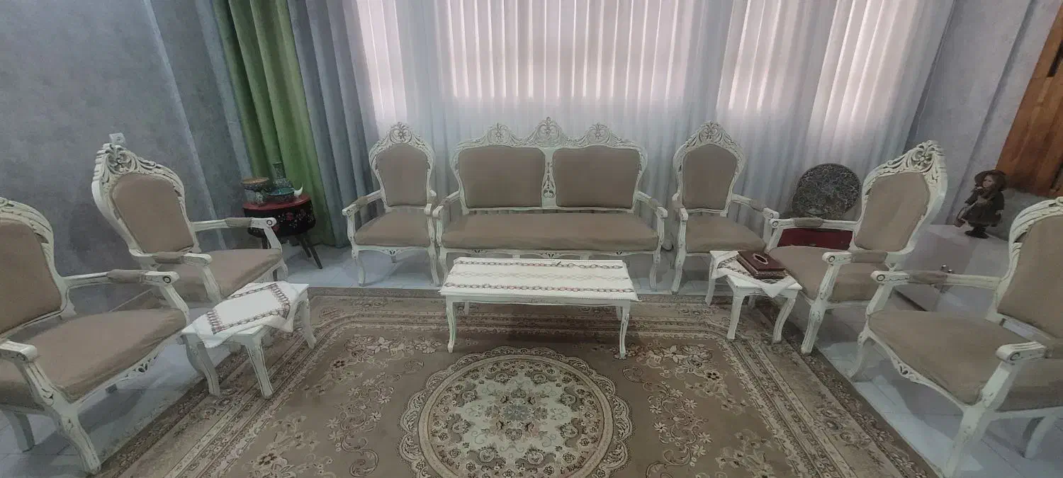 مبل ۹ نفره سلطنتی همراه با ۳ تا میز عسلی|مبلمان خانگی و میز عسلی|تربت‌حیدریه, کاشانی|دیوار