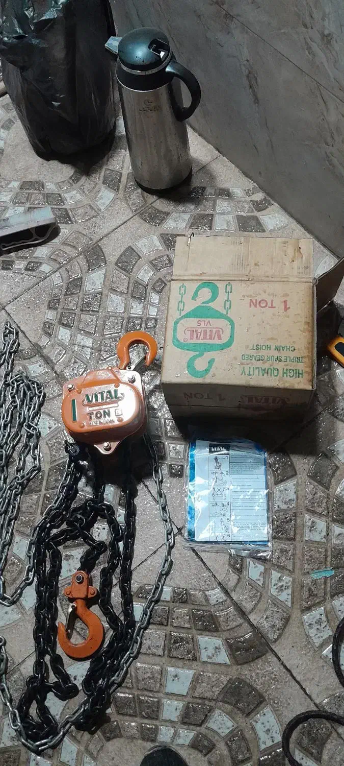 چلثقیر یه تن|ابزارآلات|رباط‌کریم, رباط‌کریم|دیوار