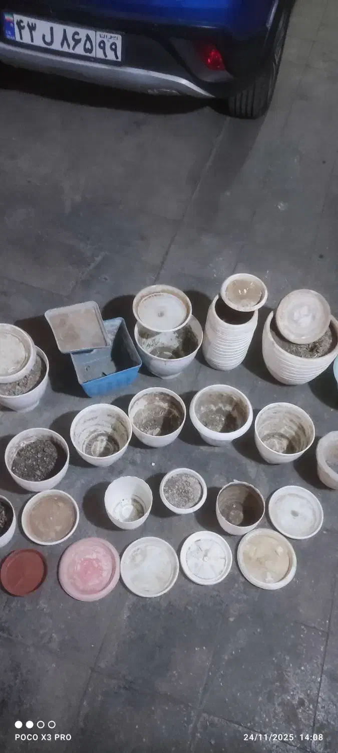 تعدادی گلدان سفالی و پلاستیکی سالم|گل و گیاه طبیعی|تهران, تهرانسر مرکزی|دیوار