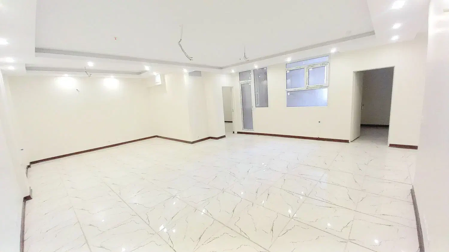 ۱۰۵ متری . فیبر نوری . ۲خواب . حیاط خلوت|فروش آپارتمان|تهران, جابری|دیوار