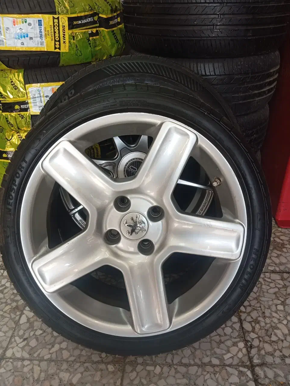 رینگ و لاستیک چلنجری ۱۷|قطعات یدکی و لوازم جانبی|اصفهان, جلالیه|دیوار