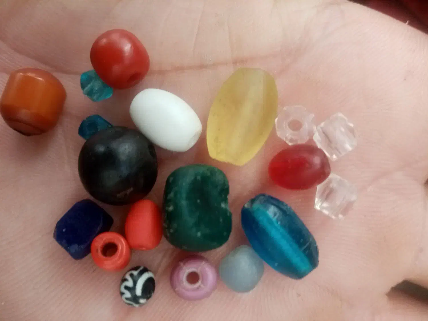 فروش مهره های عتیقه قدیمی|جواهرات|شیراز, بید زرد|دیوار