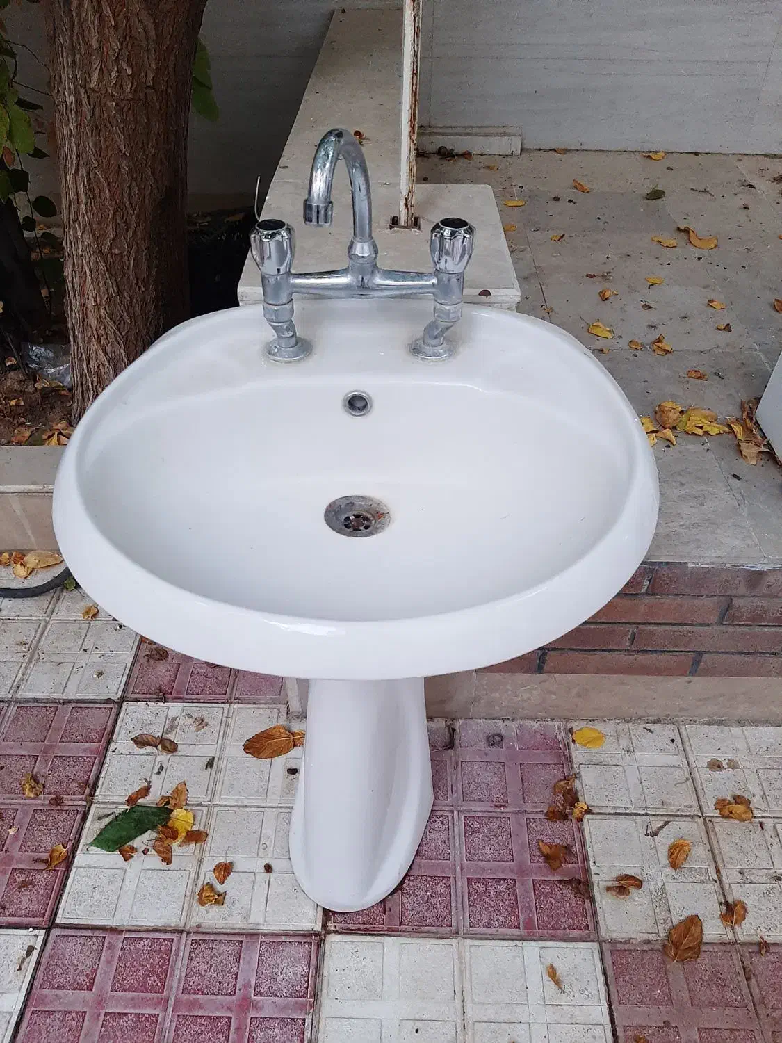 روشویی با شیر آلات سالم|لوازم سرویس بهداشتی|مراغه, |دیوار