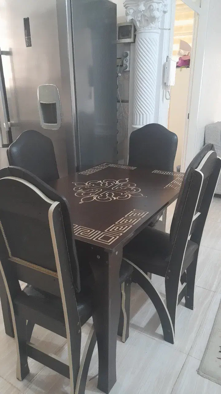 فروش یه عدد کمد و میز نهار خوری همراه صندلی|میز و صندلی غذاخوری|رشت, استقامت ۱|دیوار