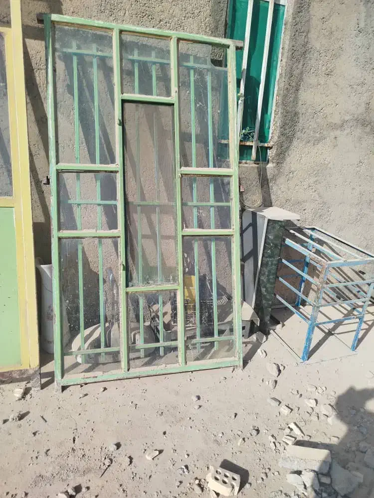 فروش پنجره ساختمان تمیز وسالم|مصالح و تجهیزات ساختمان|چرام, |دیوار