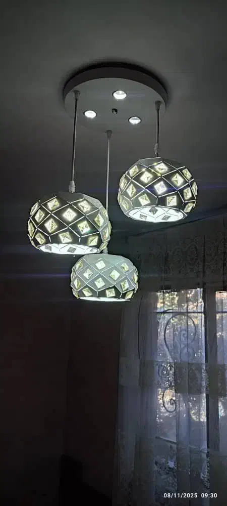 لوستر کاملا نو و سالم|لوستر و چراغ آویز|کرج, کلاک بالا|دیوار