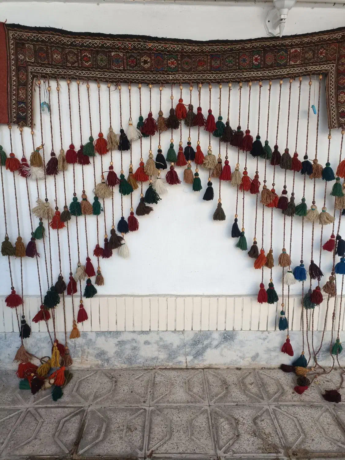 پرده آویز سنتی دست بافت|گلیم، جاجیم، گبه|گلبهار, شهر جدید گلبهار|دیوار