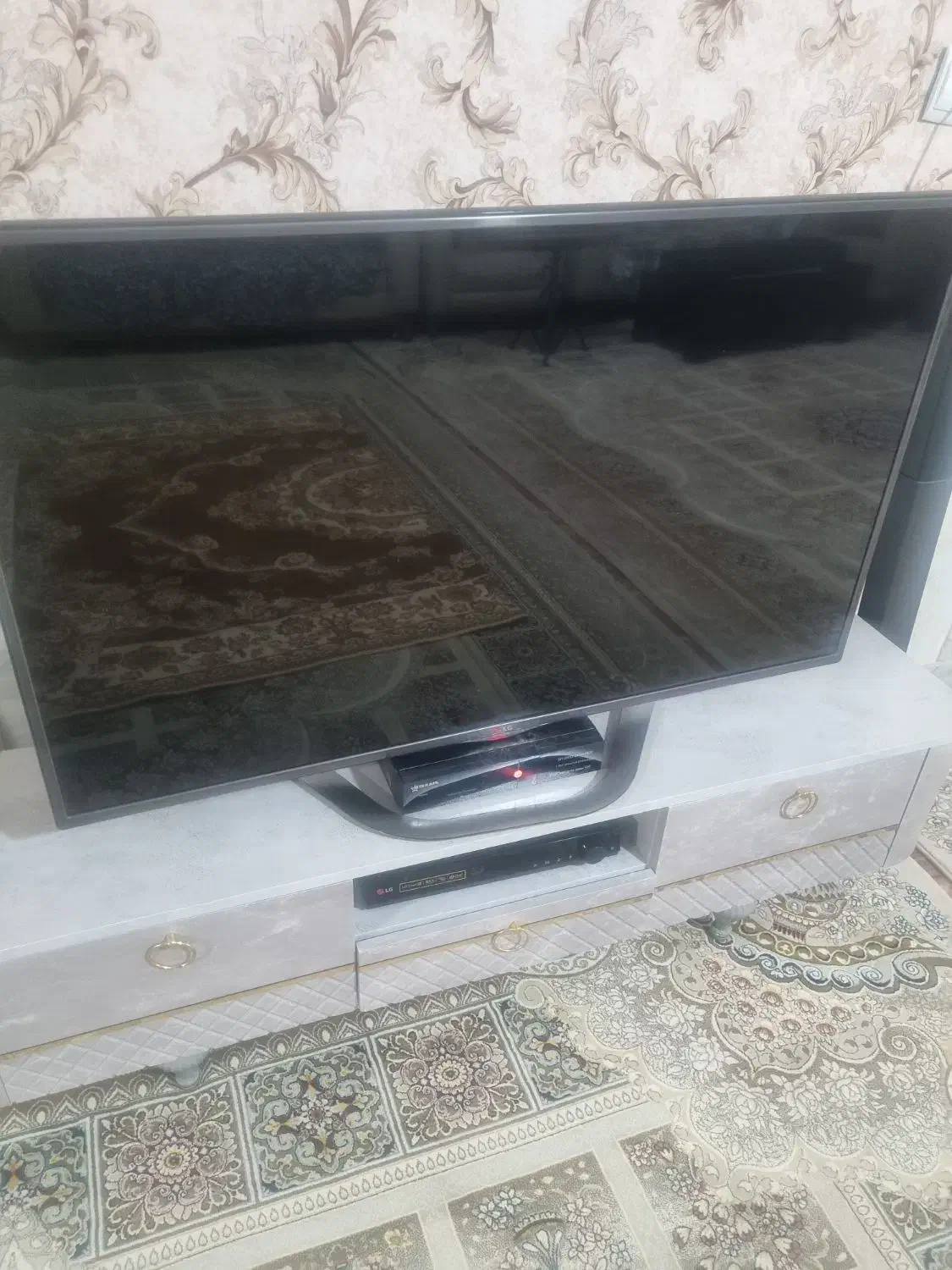 تلویزیون ال جی ۴۷ اینچ|تلویزیون و پروژکتور|شهرضا, |دیوار