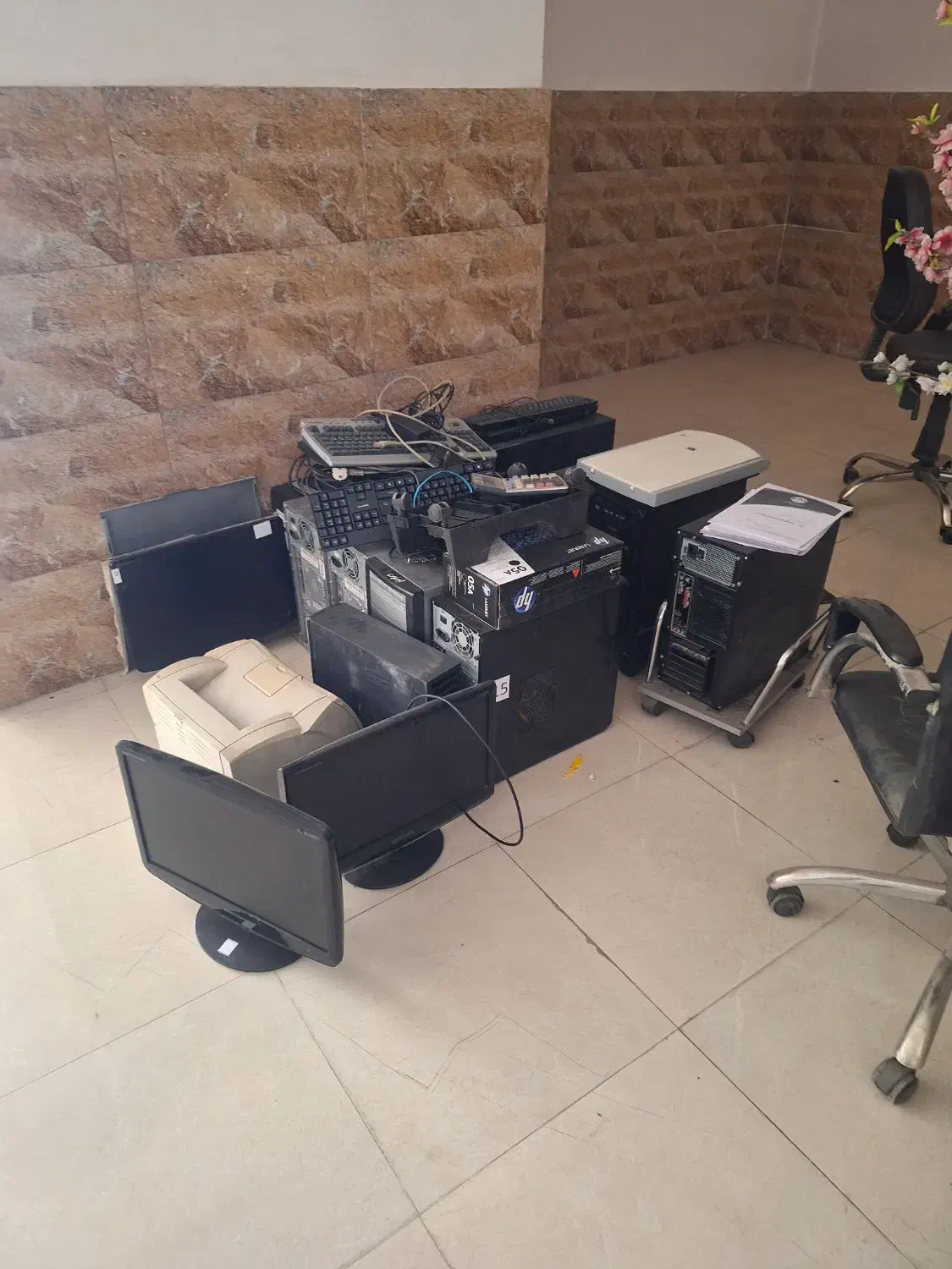 کامپیوتر و صندلی و پرینتر اداری|قطعات و لوازم جانبی رایانه|ملایر, |دیوار