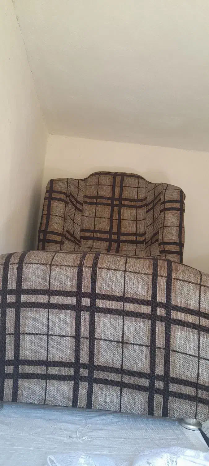 یک دست مبل راحتی هفت نفره موجود می باشد|مبلمان خانگی و میز عسلی|تنکابن, |دیوار