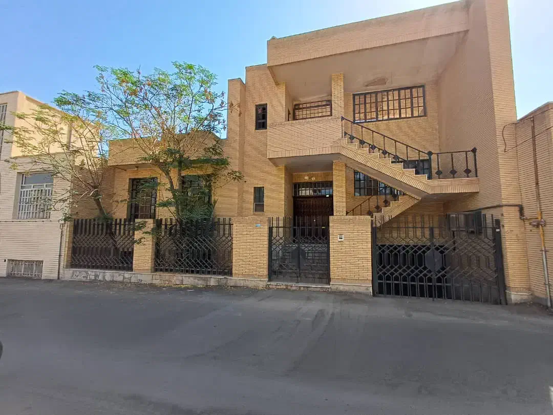 منزل ویلایی۳۸۵ متری درکوچه سیاهکار خیابان امیرکبیر|فروش خانه و ویلا|کاشان, امیرکبیر|دیوار