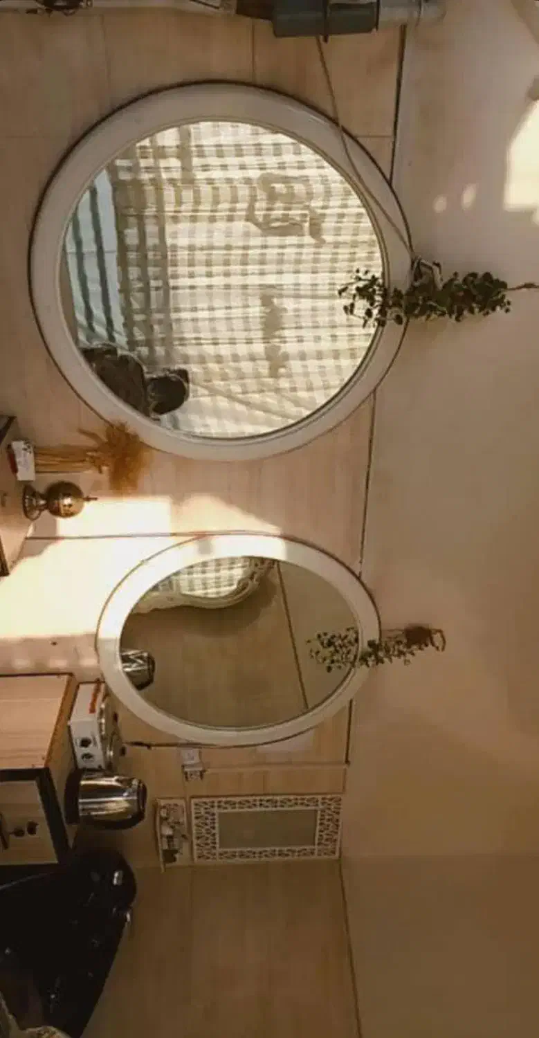 اینه و صندلی استاد کار|آرایشگاه و سالن‌های زیبایی|رشت, انصاری|دیوار