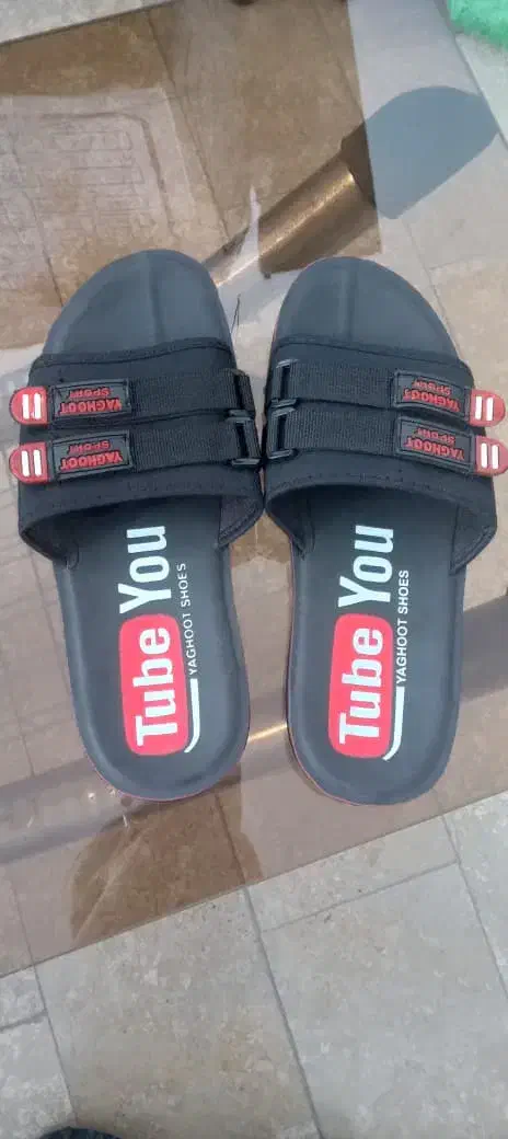 تعدادی دمپایی پلاستیکی و پیو|کیف، کفش، کمربند|شهرکرد, |دیوار