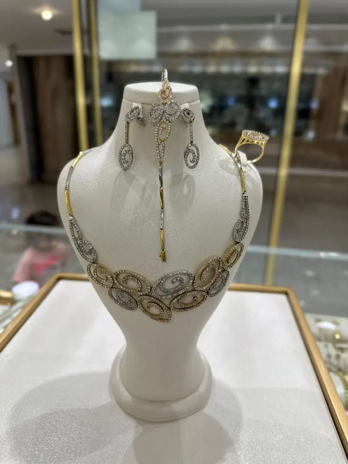 ست کامل طلا نو|جواهرات|کهنوج, |دیوار