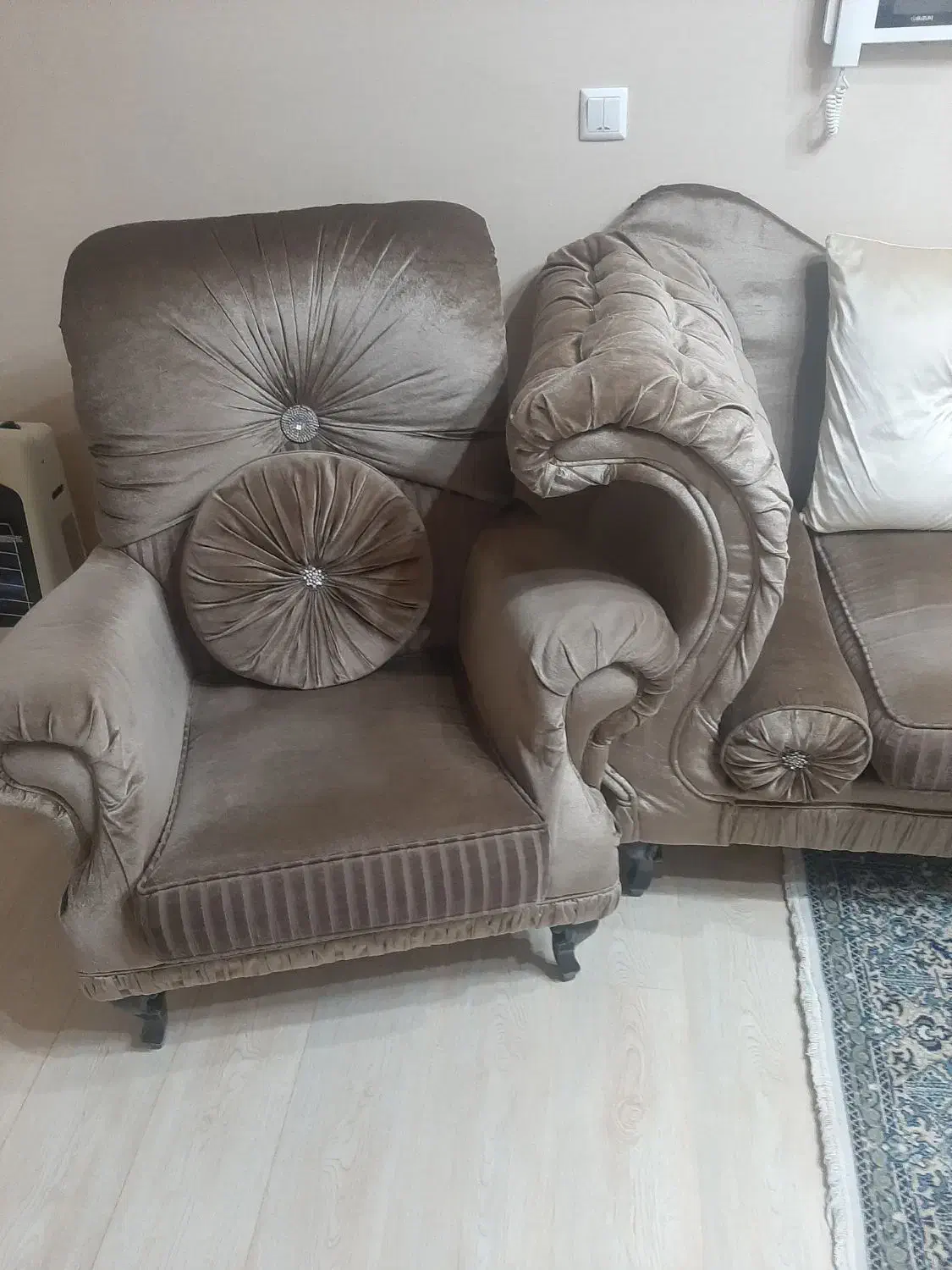 مبل ۶نفره کلاسیک|مبلمان خانگی و میز عسلی|کرج, شهرک البرز ۳|دیوار