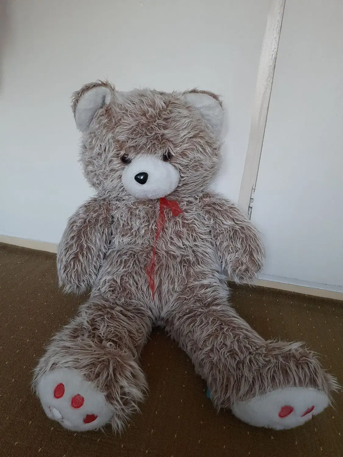 خرس بزرگ عروسکی|اسباب‌بازی بچه|اندیشه, اندیشه فاز ۱|دیوار