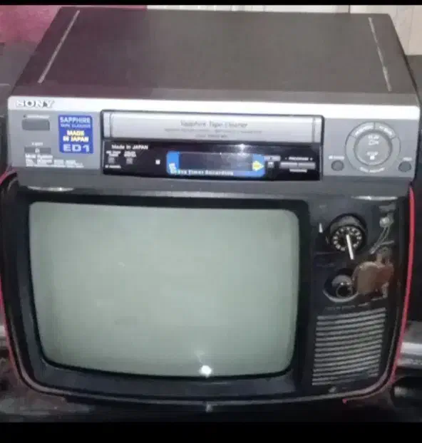 تلویزیون سیاه سفید(وسایل دیجیتال قدیمی)|صوتی و تصویری|بروجرد, |دیوار