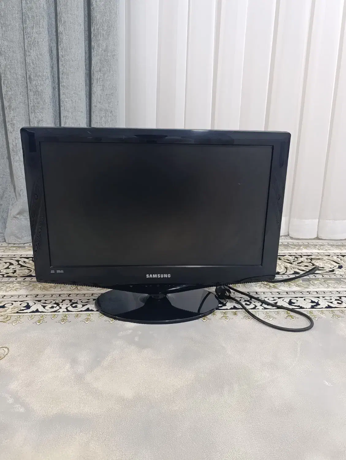 یک عدد تلویزیون|تلویزیون و پروژکتور|همدان, |دیوار