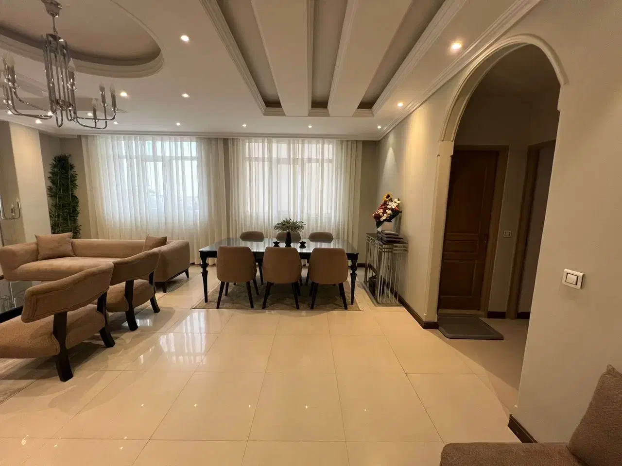 آپارتمان ۱۰۸ متری شیک تمیز