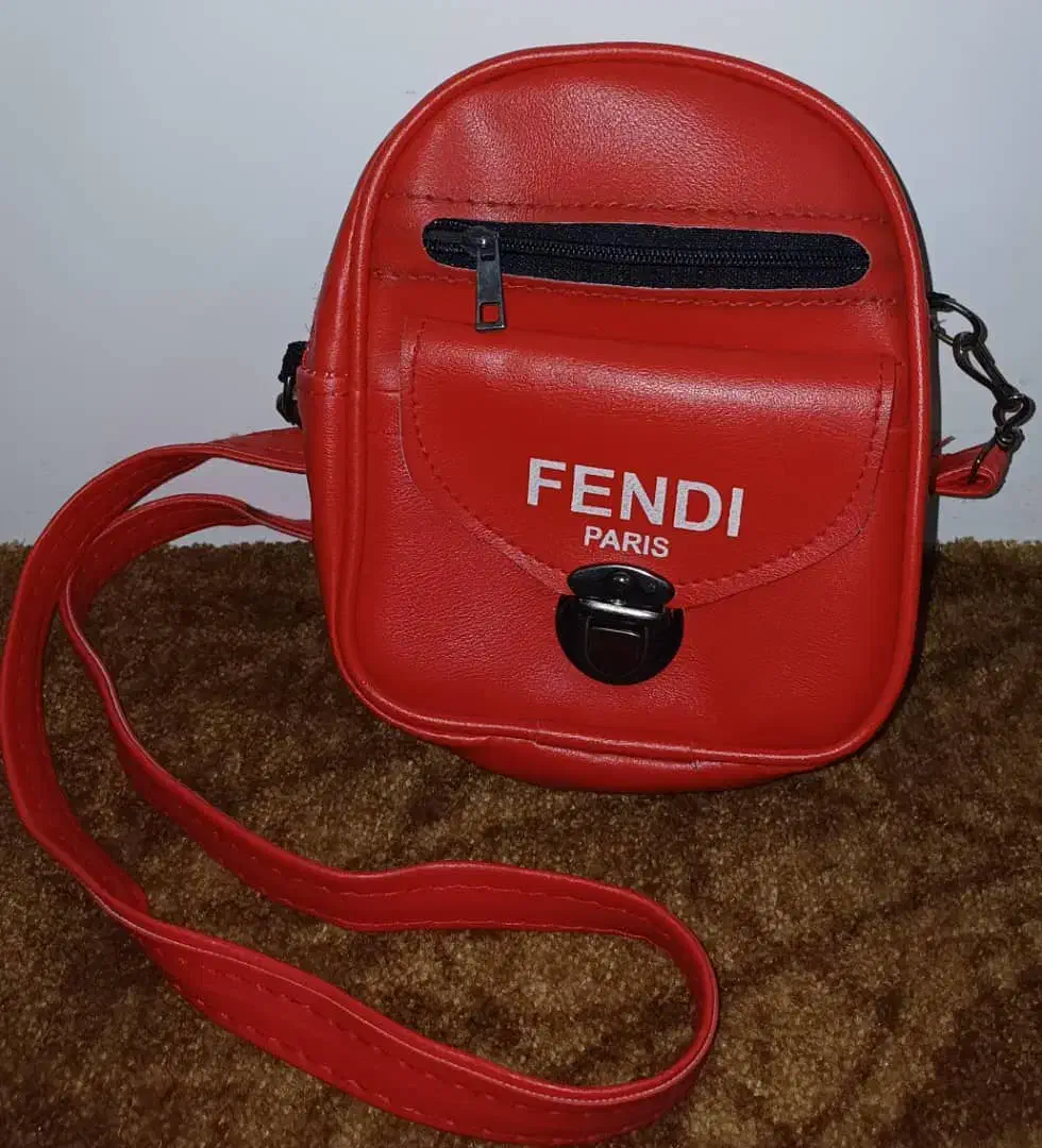 باسلام خدمت شما تعدادی کیف اداری و مدرسه ی مجوده|کیف، کفش، کمربند|اهواز, رسالت|دیوار