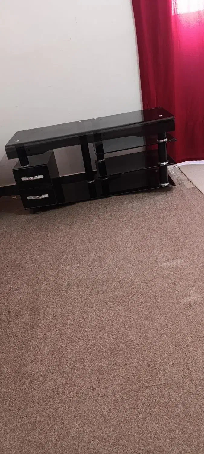 زیر تلویزیونی شیشه ای در حد نو|میز تلویزیون|لنده, |دیوار