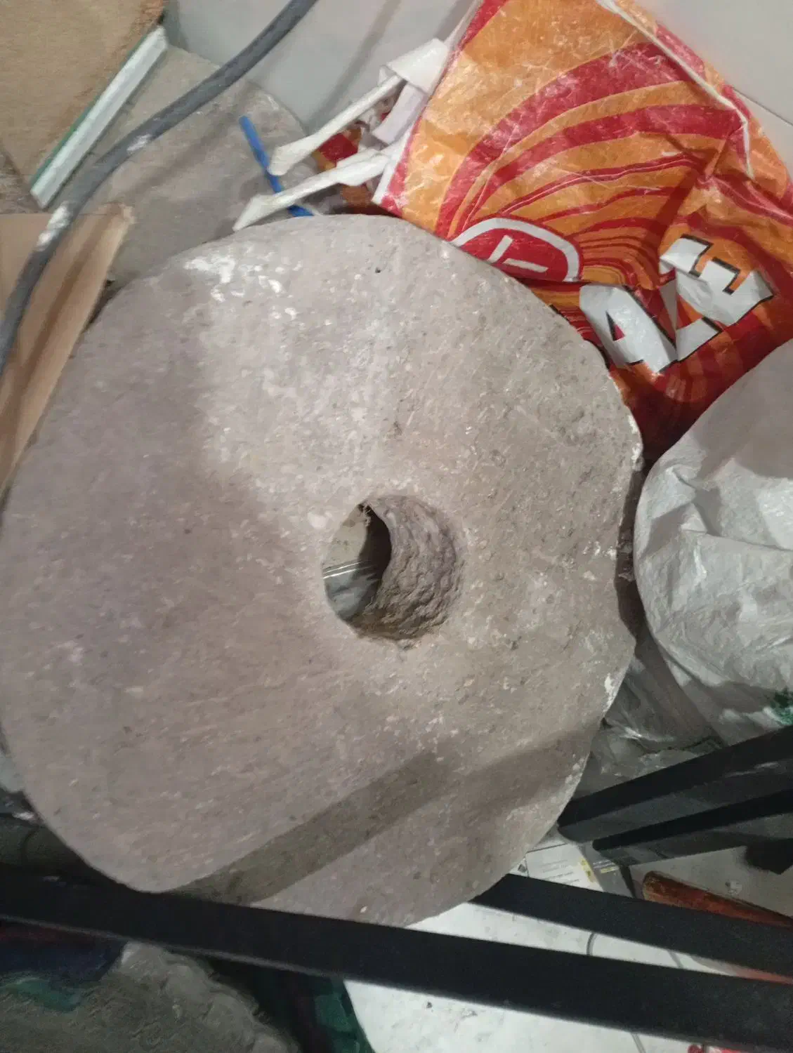 سنگ.اسیاب.دستی.قدیم|کلکسیون اشیاء عتیقه|اردبیل, |دیوار