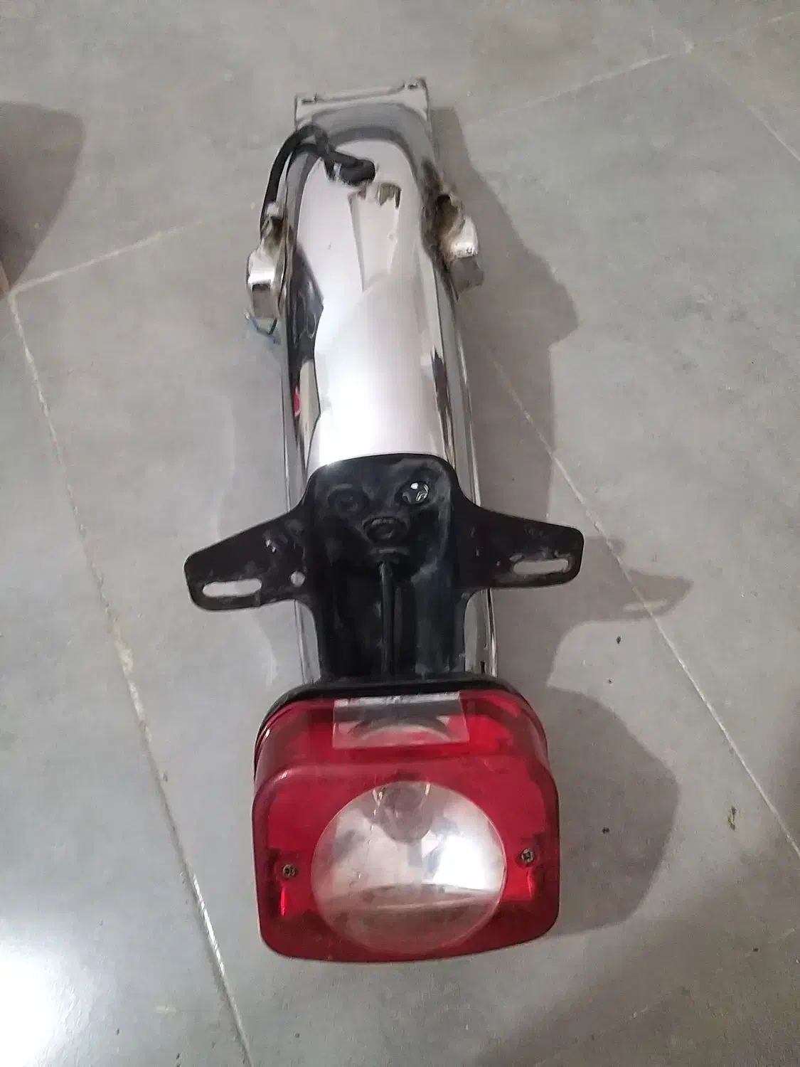 زین وگلگیر عقب همراه باچراغ خطر عقب هندا|قطعات یدکی و لوازم جانبی|کرمانشاه, |دیوار