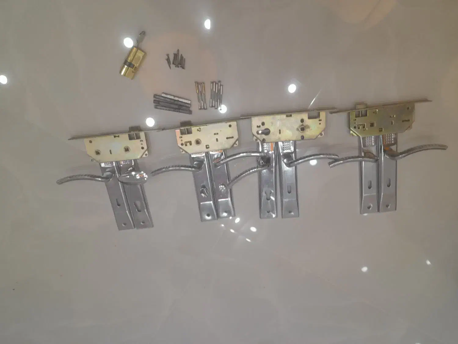 دستگیره وقفل درب|ابزارآلات|کرج, شهرک جهان‌نما|دیوار