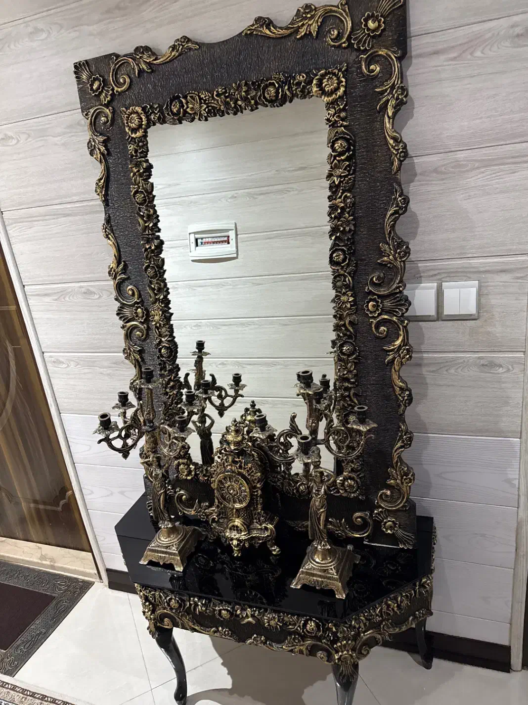 میز و آینه و شمعدان|آینه|اصفهان, شمس آباد|دیوار