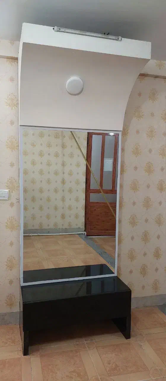 آینه کنسول|آرایشگاه و سالن‌های زیبایی|سیاهکل, |دیوار