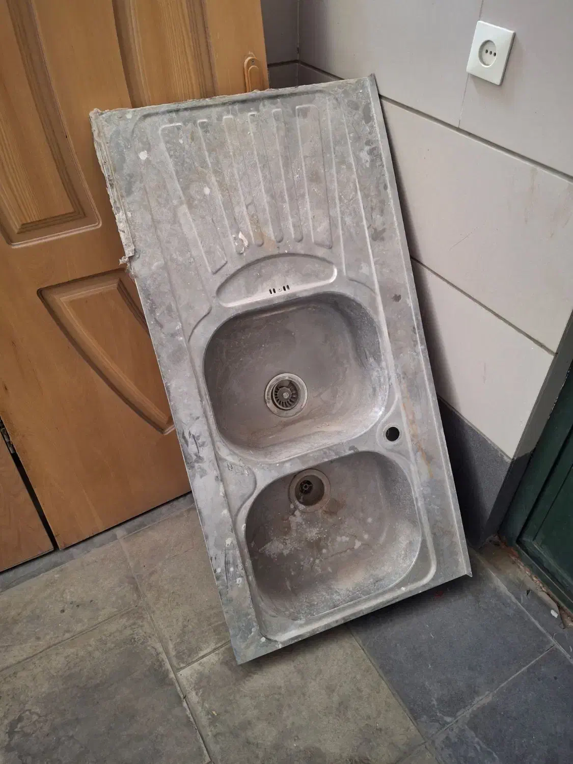 فروش درب دو لنگه و   سینک ظرفشویی|مصالح و تجهیزات ساختمان|فولادشهر, B7|دیوار